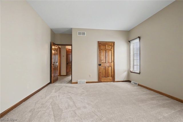 268 S Bayshore Drive, Columbiana, OH 44408