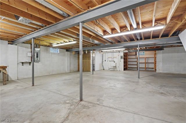 268 S Bayshore Drive, Columbiana, OH 44408