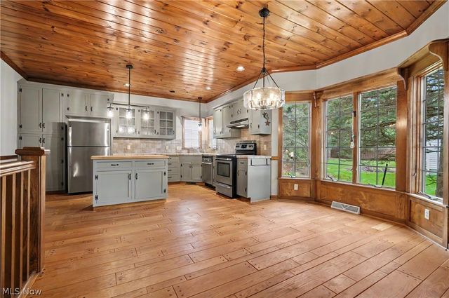 268 S Bayshore Drive, Columbiana, OH 44408