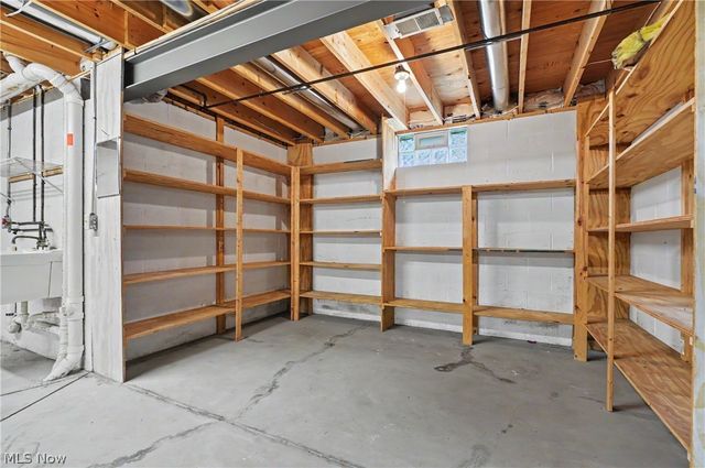 268 S Bayshore Drive, Columbiana, OH 44408