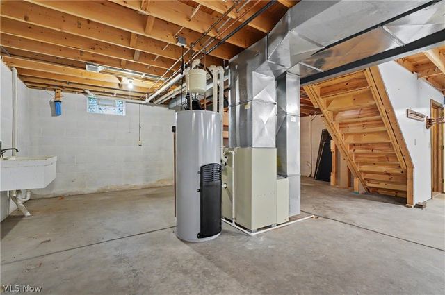 268 S Bayshore Drive, Columbiana, OH 44408