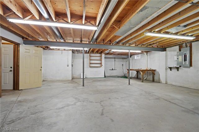 268 S Bayshore Drive, Columbiana, OH 44408