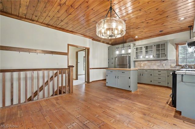 268 S Bayshore Drive, Columbiana, OH 44408