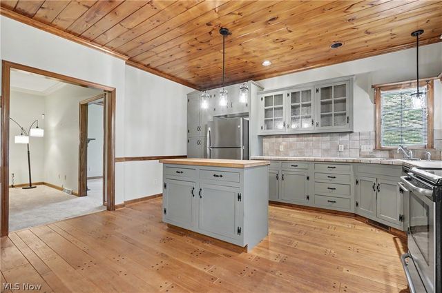 268 S Bayshore Drive, Columbiana, OH 44408