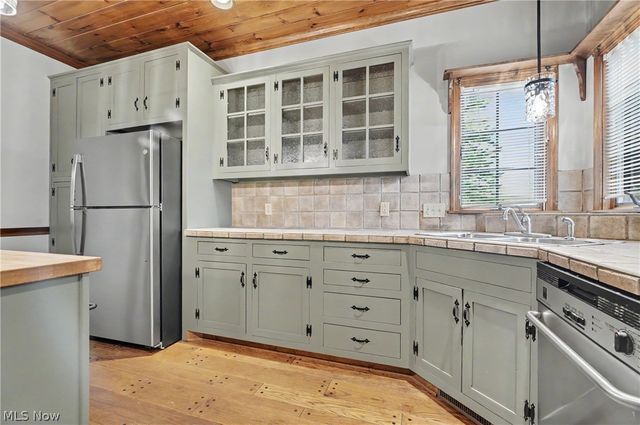 268 S Bayshore Drive, Columbiana, OH 44408