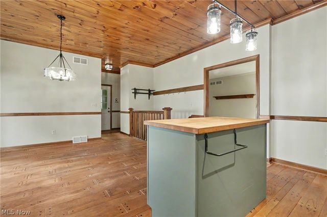 268 S Bayshore Drive, Columbiana, OH 44408