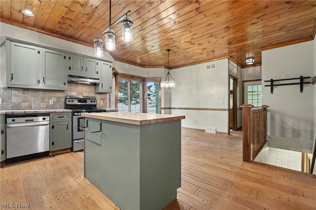 268 S Bayshore Drive, Columbiana, OH 44408