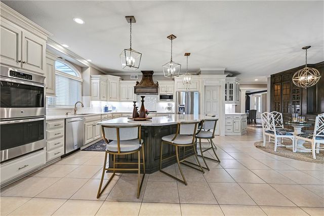 14105 Belinder Street, Leawood, KS 66224