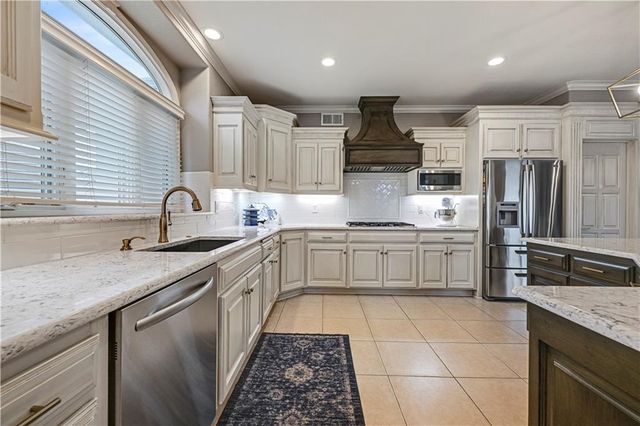 14105 Belinder Street, Leawood, KS 66224