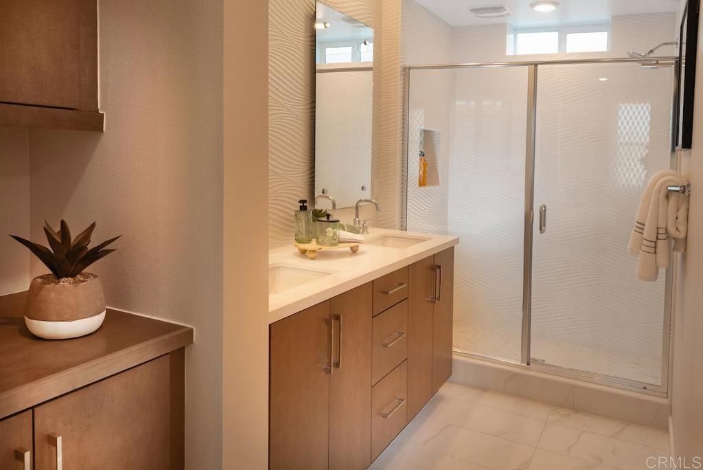 Image 7 of property listing at 14525 Dunleer Way, San Diego, CA 92126