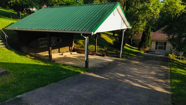 18 Madison Street, Beattyville, KY 41311