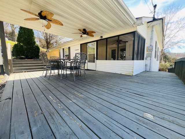 18 Madison Street, Beattyville, KY 41311