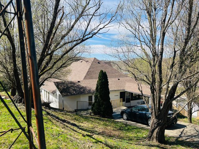 18 Madison Street, Beattyville, KY 41311