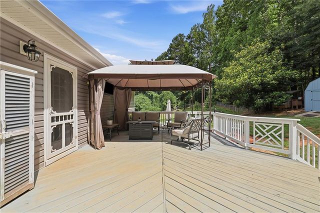 980 Falls Road, Toccoa, GA 30577