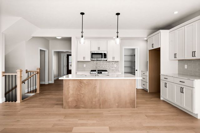 5211 Castlebar Drive, Bloomington, IL 61705