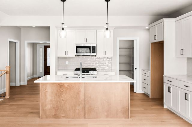 5211 Castlebar Drive, Bloomington, IL 61705