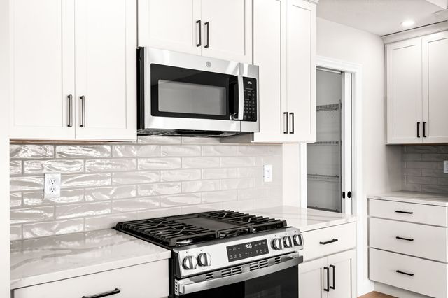 5211 Castlebar Drive, Bloomington, IL 61705