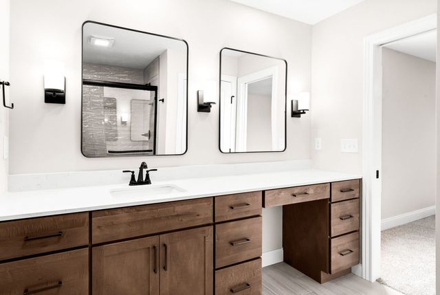 5211 Castlebar Drive, Bloomington, IL 61705