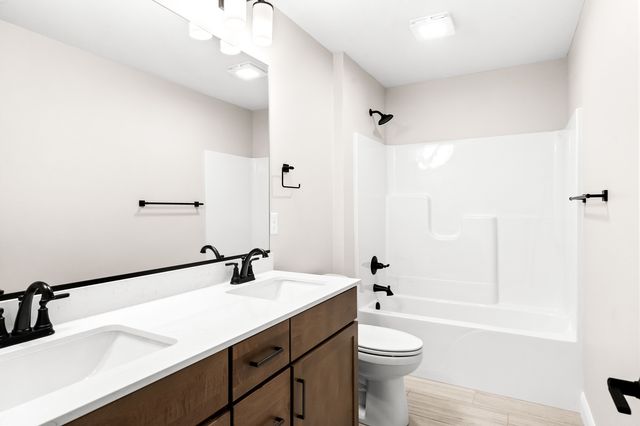 5211 Castlebar Drive, Bloomington, IL 61705