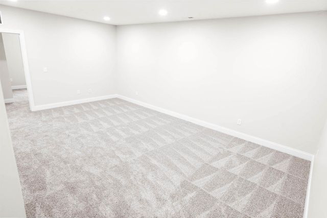 5211 Castlebar Drive, Bloomington, IL 61705