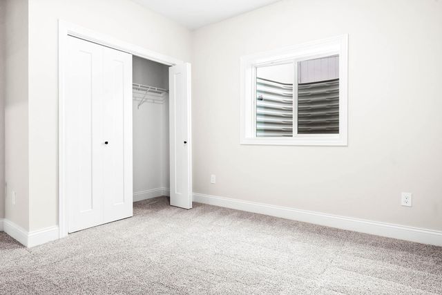 5211 Castlebar Drive, Bloomington, IL 61705