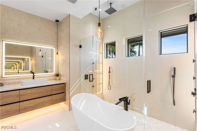 2529 SW 37th ST, Cape Coral, FL 33914