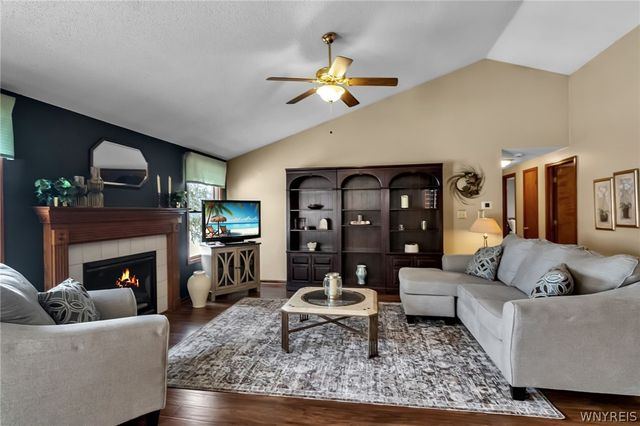 45 Woodgate Drive, Lancaster, NY 14086