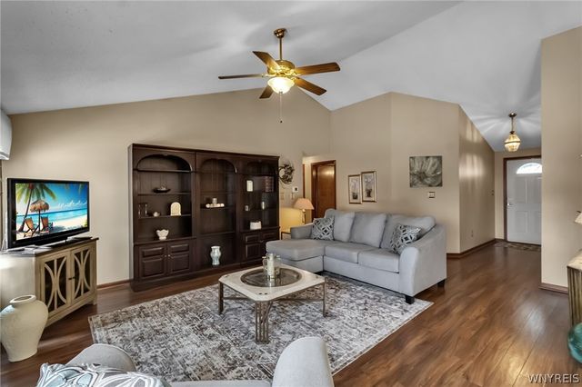 45 Woodgate Drive, Lancaster, NY 14086