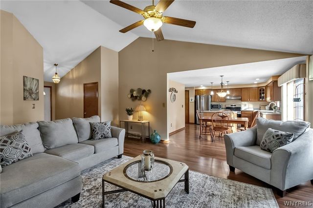 45 Woodgate Drive, Lancaster, NY 14086