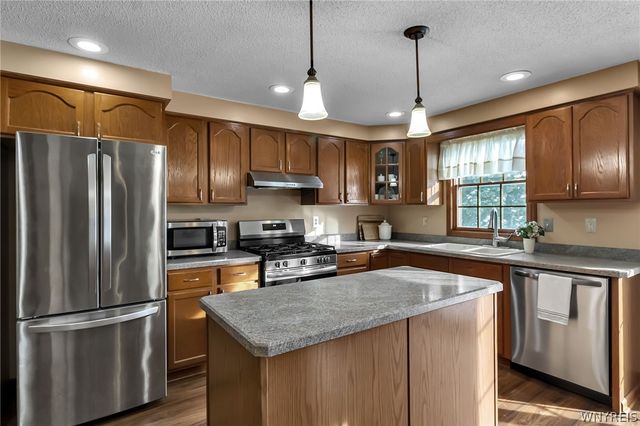 45 Woodgate Drive, Lancaster, NY 14086