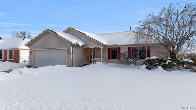 45 Woodgate Drive, Lancaster, NY 14086