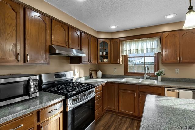 45 Woodgate Drive, Lancaster, NY 14086