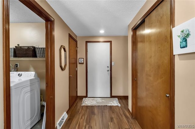 45 Woodgate Drive, Lancaster, NY 14086