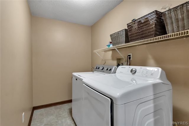 45 Woodgate Drive, Lancaster, NY 14086