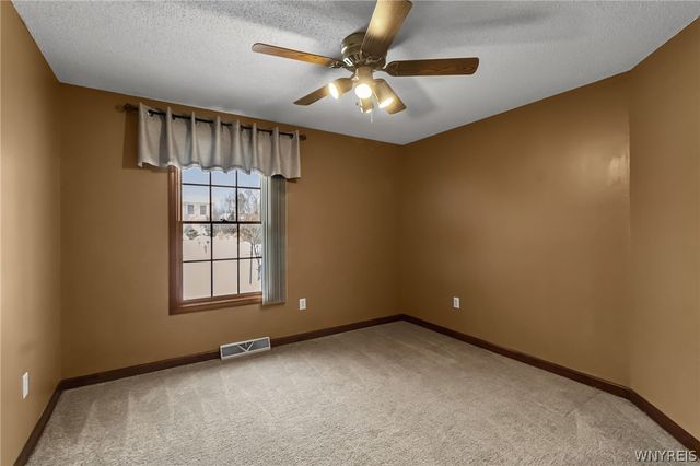 45 Woodgate Drive, Lancaster, NY 14086