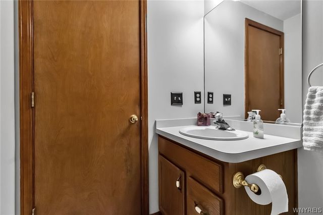 45 Woodgate Drive, Lancaster, NY 14086