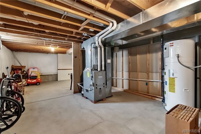 45 Woodgate Drive, Lancaster, NY 14086