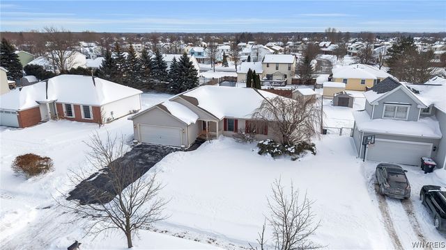 45 Woodgate Drive, Lancaster, NY 14086