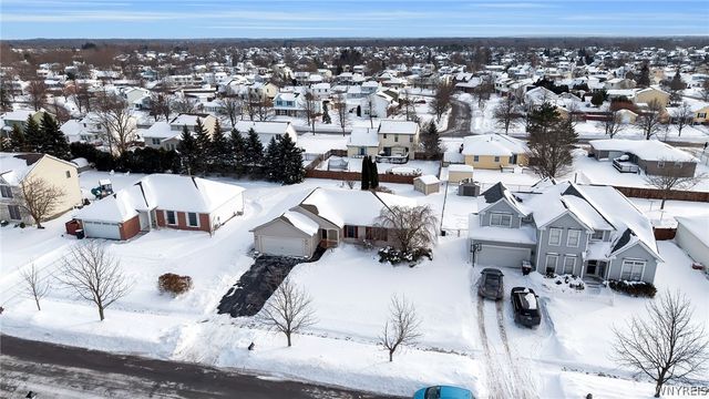 45 Woodgate Drive, Lancaster, NY 14086