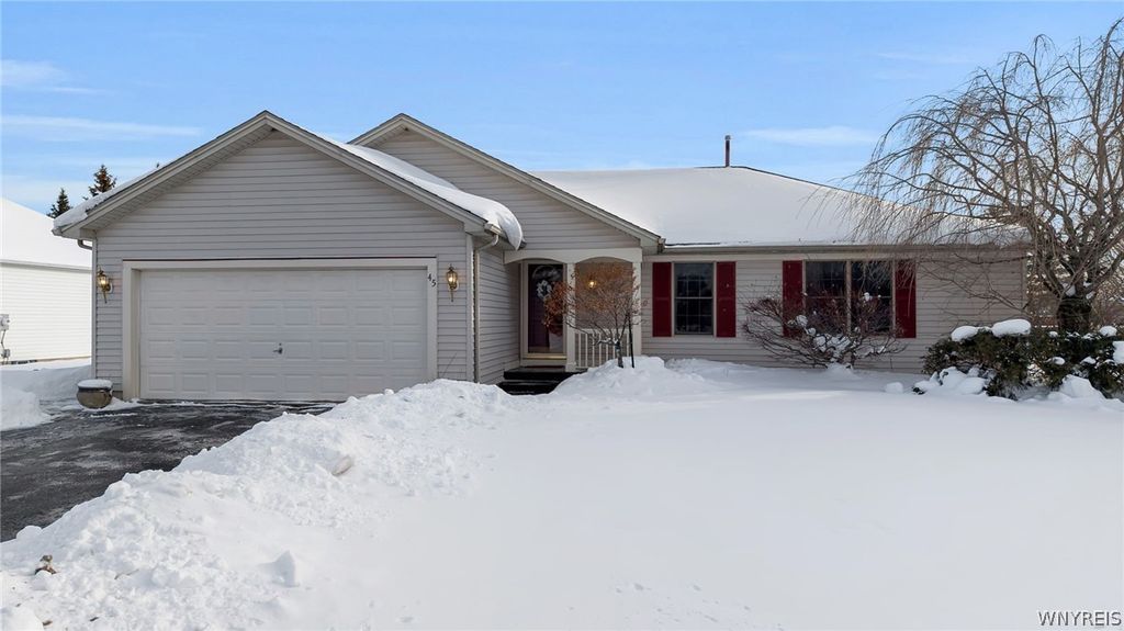 45 Woodgate Drive, Lancaster, NY 14086