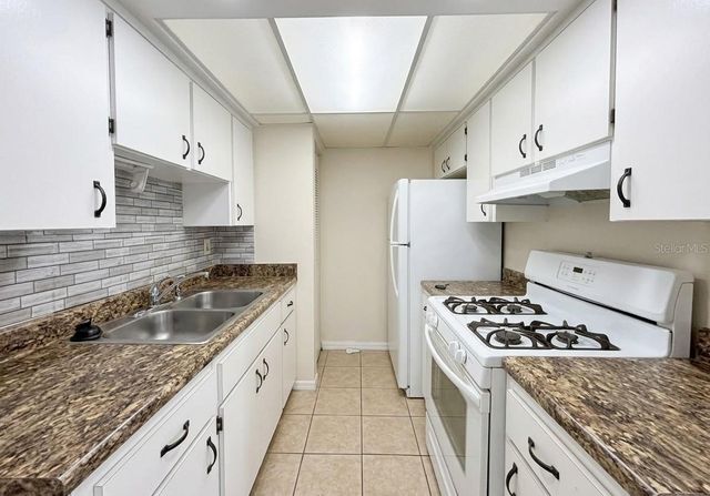 1103 CYPRESS GARDENS BOULEVARD 30, Winter Haven, FL 33884
