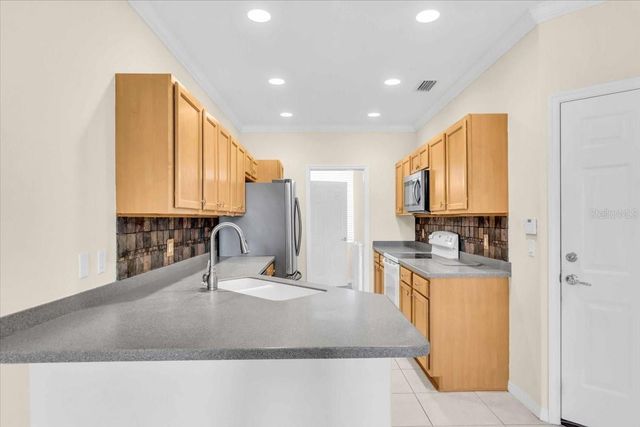 3740 82ND AVENUE CIRCLE E 105, Sarasota, FL 34243