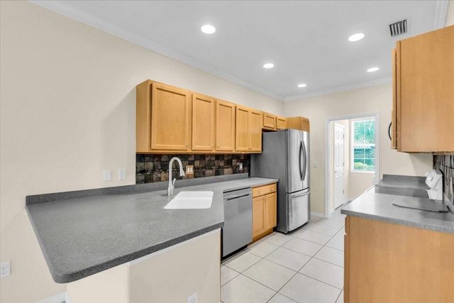 3740 82ND AVENUE CIRCLE E 105, Sarasota, FL 34243