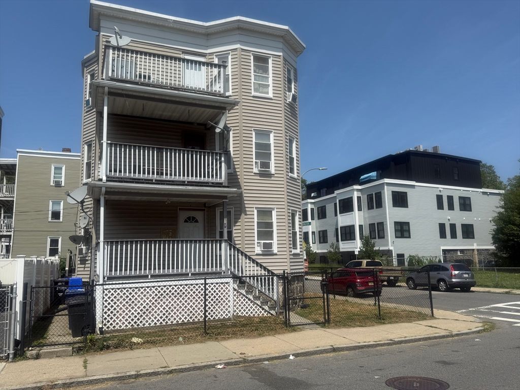 29 Torrey St, Boston, MA 02124