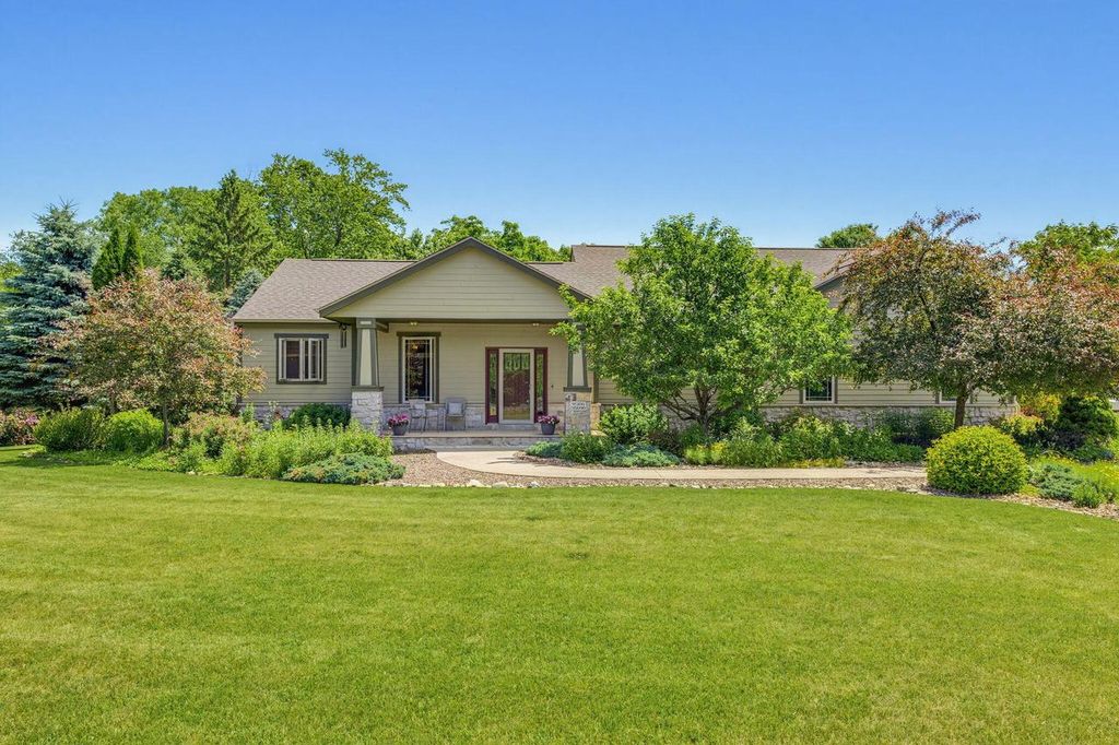 W266N6696 Beacon Hills DRIVE, Lisbon, WI 53089