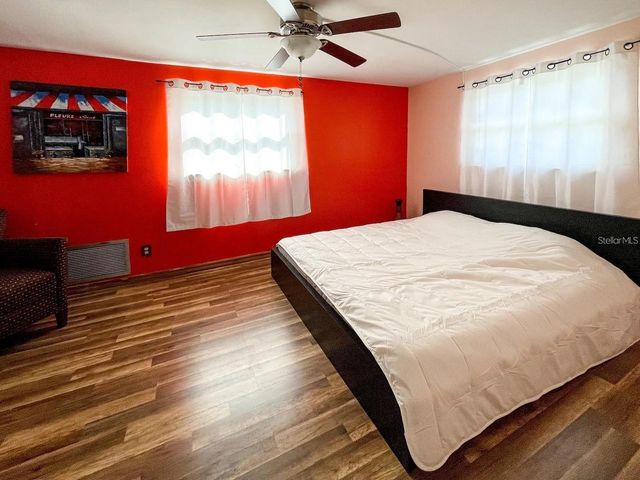 9201 86TH AVENUE, Seminole, FL 33777