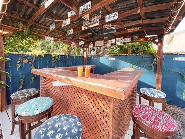 9201 86TH AVENUE, Seminole, FL 33777