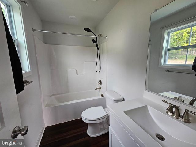 47 BOBBI CT, Berkeley Springs, WV 25411