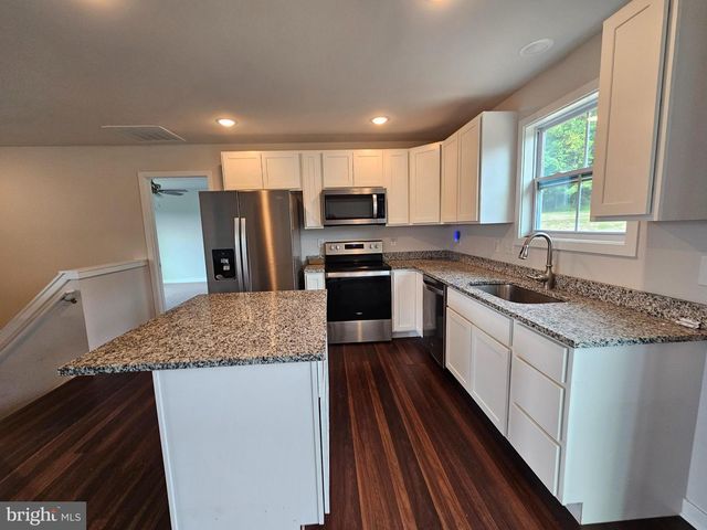 47 BOBBI CT, Berkeley Springs, WV 25411