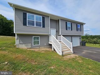 47 BOBBI CT, Berkeley Springs, WV 25411